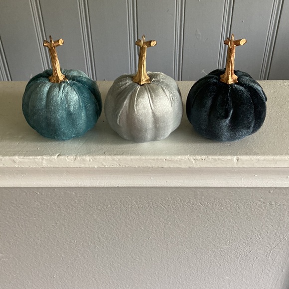 NWT Set of 3- Velvet Pumpkins- Dark Blue, Silver, Teal Fall Holiday Decorations - Picture 7 of 17